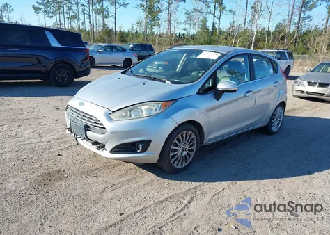 2015 Ford Fiesta Titanium z USA, uszkodzony, nr VIN 3FADP4FJ7FM140837